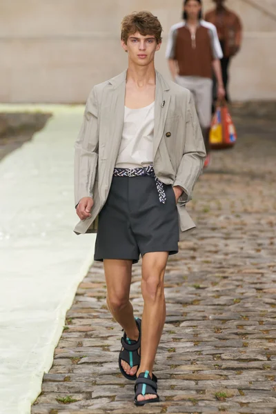 Look 7